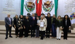 309-2025.-Entrega-gobernador-Medalla-al-Merito-Luis-Garcia-de-Arellano-a-Cecilia-Imelda-Lugo-Cruz-1-850x500