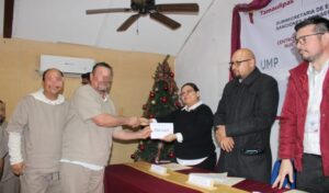 SSP-001-2026.-Reciben-PPLs-reconocimiento-y-premiacion-por-elaborar-Carteles-por-la-Paz-2-850x500 (1)