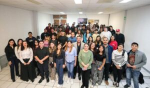 IJU-008-2026.-Jovenes-emprendedores-inspiran-con-historias-de-exito-en-el-TED-TALK-Sigue-Ajusta-y-Crece-del-INJUVE-2-850x500