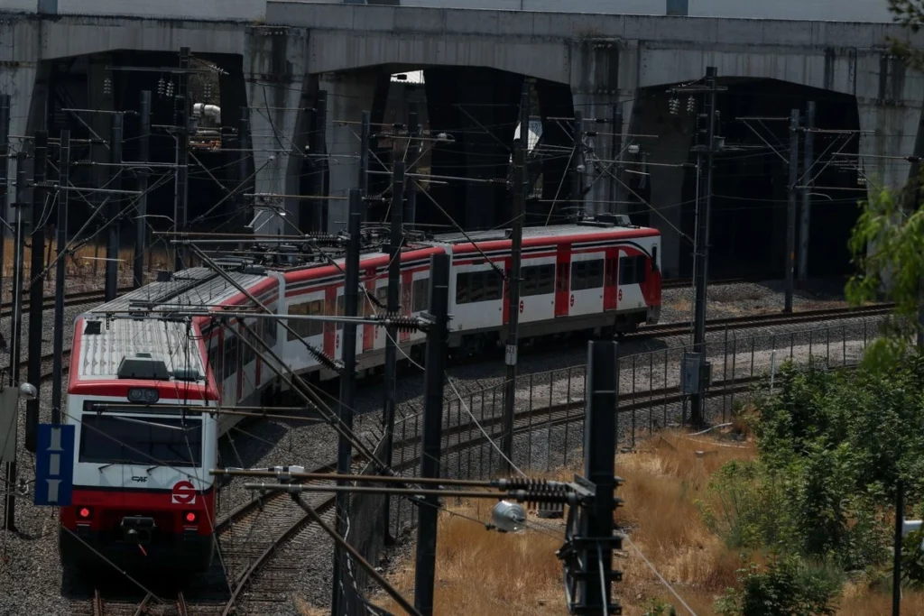 tren-suburbano-reduce-velocidad-entre-cuautitlan-y-tultitlan-provoca-retrasos-de-hasta-40-minutos_0b9ddec7-152c-47ea-b9d6-7b97bfe63b86_medialjnimgndimage=fullsize