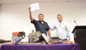 UPV-008-2026.-Refuerza-UPV-especializacion-de-sus-estudiantes-con-capacitacion-en-tecnologia-de-autos-hibridos-2-850x500