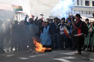 bolivia-impide-ingreso-de-activistas-de-derechos-humanos-argentinos-en-medio-de-protestas-sociales_506428bb-05fb-42c8-bdde-bc77803b4f79_medialjnimgndimage=fullsize