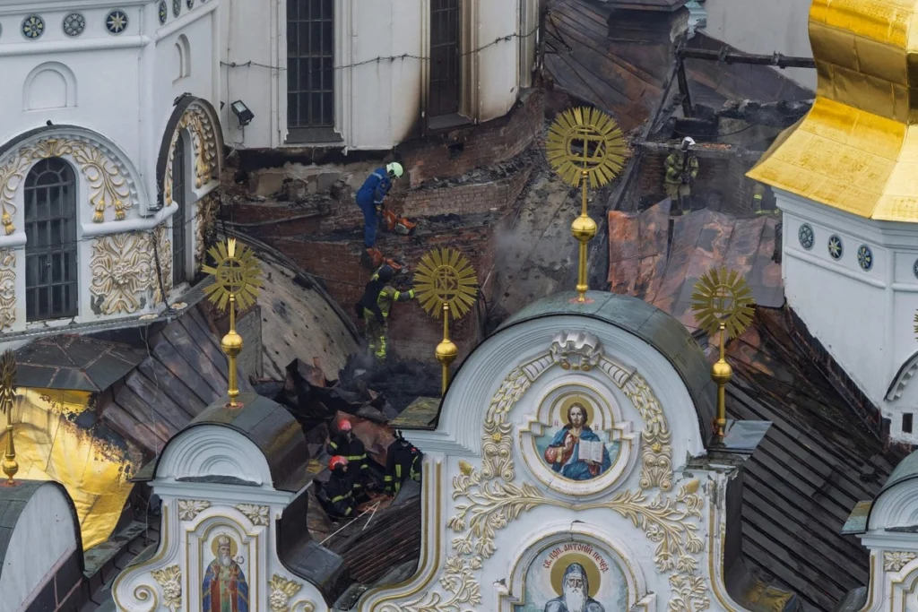 rusia-lanza-ataque-sistematico-sobre-kiev-previo-a-cumbre-del-g7-danan-monasterio-historico_5042e359-6abb-4ae1-9ed8-d44e2622fd2f_medialjnimgndimage=fullsize