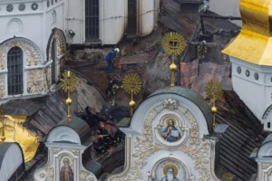 rusia-lanza-ataque-sistematico-sobre-kiev-previo-a-cumbre-del-g7-danan-monasterio-historico_5042e359-6abb-4ae1-9ed8-d44e2622fd2f_medialjnimgndimage=fullsize