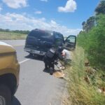 Guardia Estatal apoya a conductor con cambio de neumático