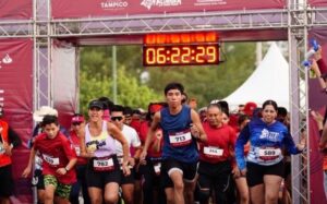STU-158-2026.-Conquistan-el-Triatlon-Tamaulipas-Eduardo-Nunez-y-Fernanda-Salazar-3-802x500