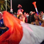 Adolescente muere al caer de un camión durante festejos de Francia en el Mundial