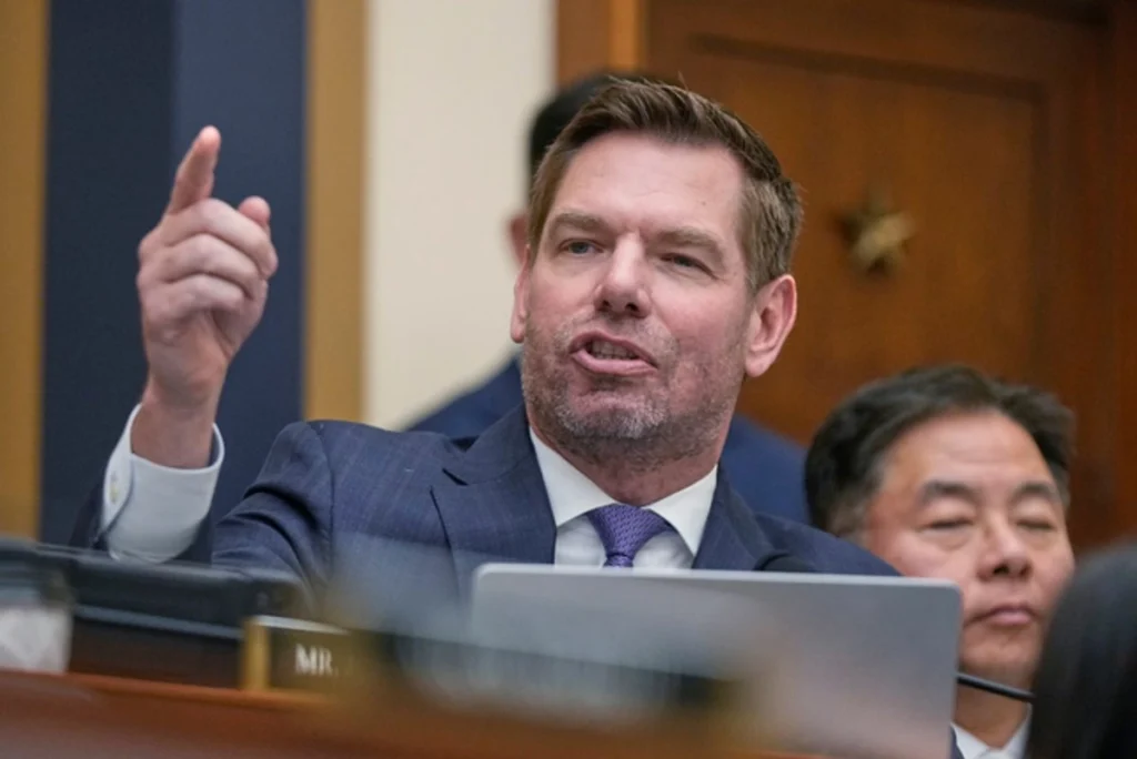 incautan-dispositivos-del-ex-legislador-democrata-eric-swalwell-tras-denuncia-por-abuso-sexual_35cdb4bd-95bf-4d12-9806-e9a289aedf8c_medialjnimgndimage=fullsize
