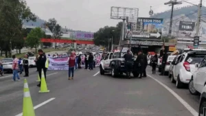 uprez-bloquea-parcialmente-autopista-mexicopachuca-genera-caos-vial-en-san-juan-ixhuatepec_d53b886c-6c3d-479f-bde2-a920683a03b7_medialjnimgndimage=fullsize