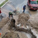 Atiende COMAPA fuga de agua potable en la colonia Aztlán