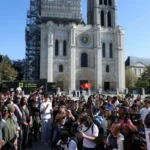 Francia estima que hasta 500 liceos suspenderán clases por seguridad en medio de protestas estudiantiles
